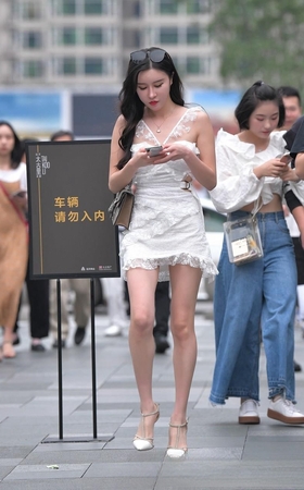 性感的蕾丝花裙美女3A1851[836M]