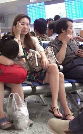 魔都美女演绎淋漓尽致的艳足挑逗