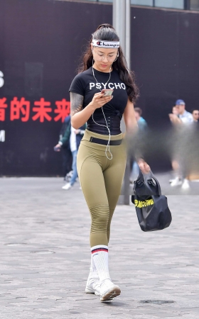 左手倒影赛帖：健美姑娘魔鬼身材 [27P]