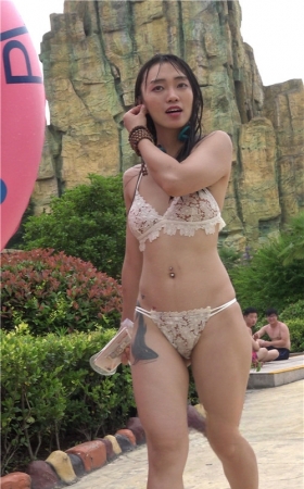 丰腴的比基尼美女《一》