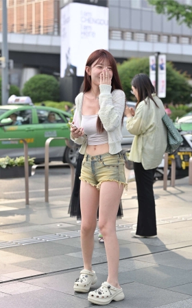 清秀短裤小妹