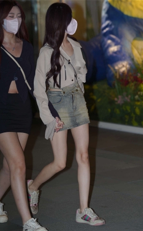 青春靓丽姐妹花
