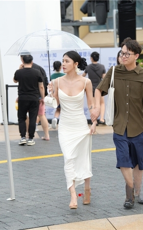 性感的洁白长裙美女(111P)