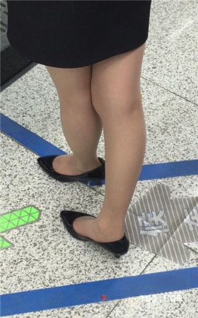 地铁站拍摄OL职业装美女