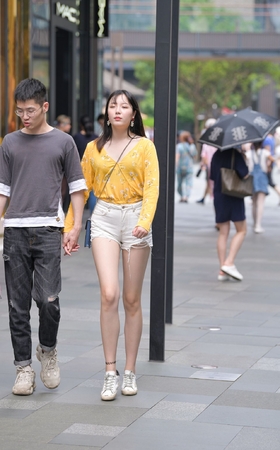 大白腿女盆友~