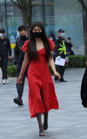 红裙小姐姐 [29P]