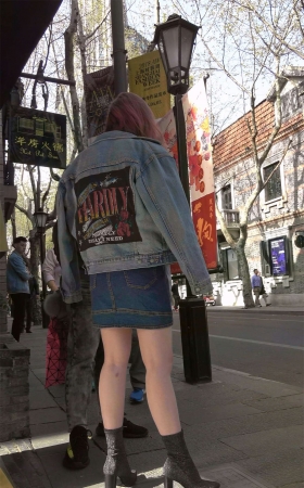 美丽大方的牛仔小外套短裙女神姐姐