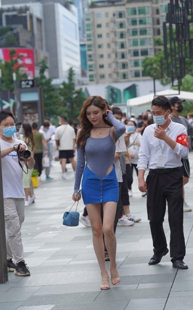 极品包臀裙大长腿小姐姐