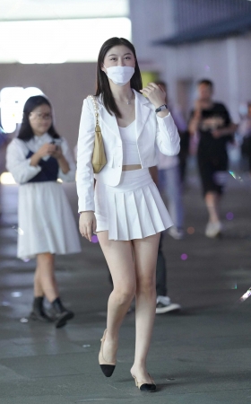 肤白貌美百褶裙美女 [22P]