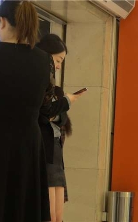 丝袜美腿化妆品销售美女