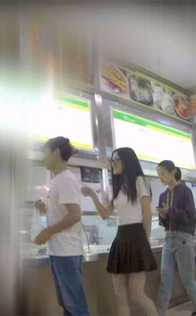 食堂打饭的黑色短裙小姐姐