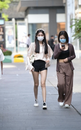 街拍大眼睛，美腿小姐姐 【图片➕视频】 [20P]