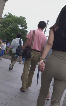 束腰紧身裤美女