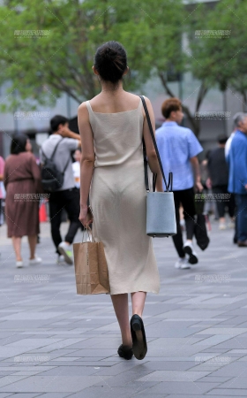 性感长裙抽烟的** [21P]