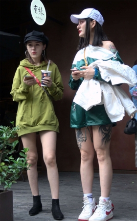 时尚性感美腿姐妹