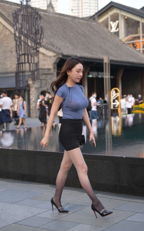 知性黑色短裙