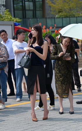 拥有这49寸大长腿，你几点回家？