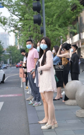 抓拍喜欢穿R丝的连衣裙小仙女~ [24P]