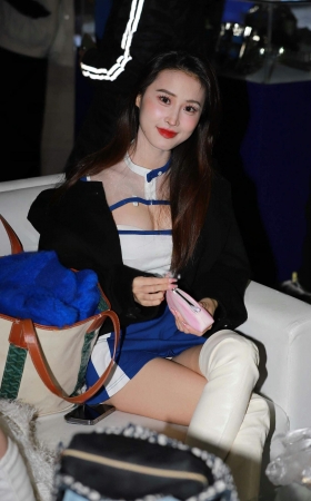 俏皮可爱小姐姐 8P
