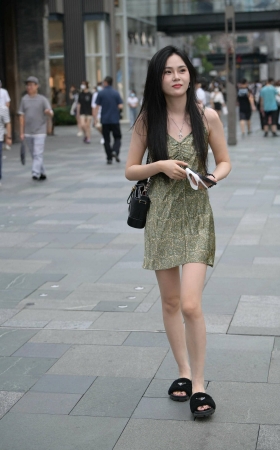 街拍美丽的吊带裙小仙女 [19P]