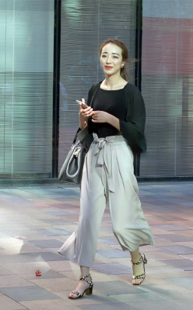 8-3 肥裤靓女 [10P]