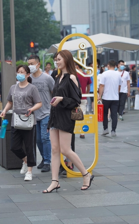 梦中情人 精致的脸蛋特别讨喜
