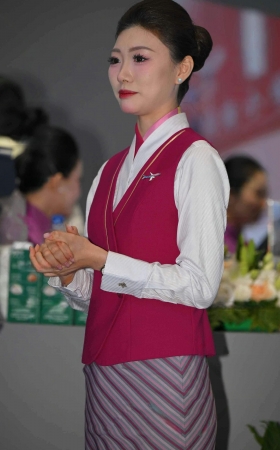 SH25-269-53√红马甲南航空姐 10P
