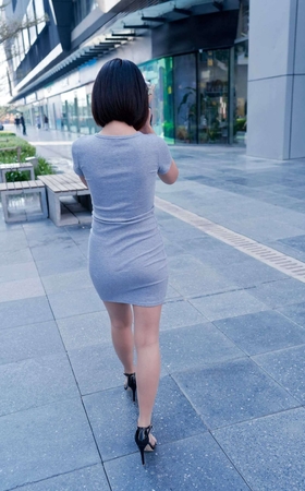 御风★商业广场看哈哈镜的包臀裙肉丝萌宝儿【套图+视频】 [10P]