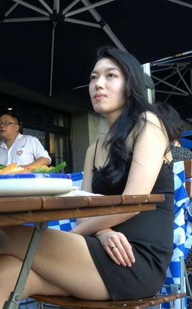 4K – 性感黑色短裙美女的下午茶时间 [1.88 GB/MP4]