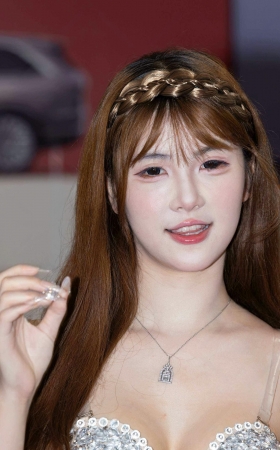 L1017-178P CMS昆山车展-百万网红车模克罗拉的美腿玉足 10P