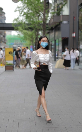 凯恩街拍作品 – 气质绝佳的小姐姐
