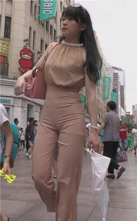 街拍超极品性感年轻美少妇 [3.34 GB]