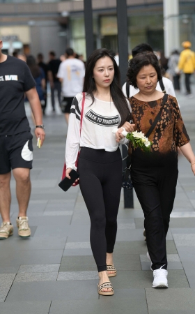 母女逛街 [21P]