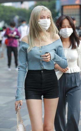 黑热裤美女
