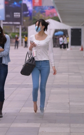 清晨的紧牛长腿小姐姐 [17P]