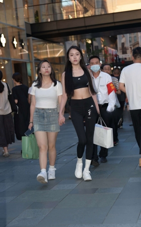 爱狗狗的苗条小姐姐 [22P]