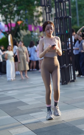 娇小玲珑