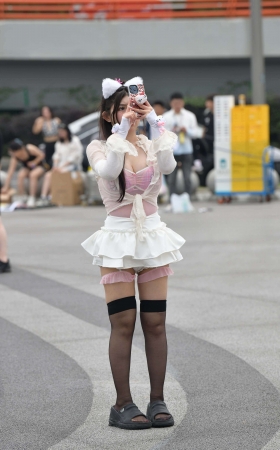 丰满性感可爱女生 [23P]