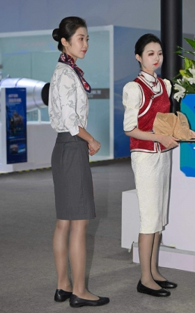 26918-29-110√天骄空姐-她俩今天互换了服装呢 14P