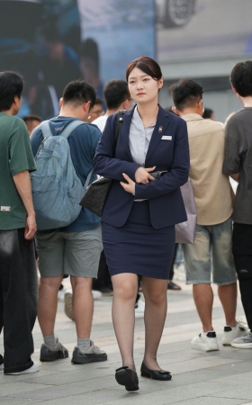 下了班的汽车销售小姐姐 [19P]