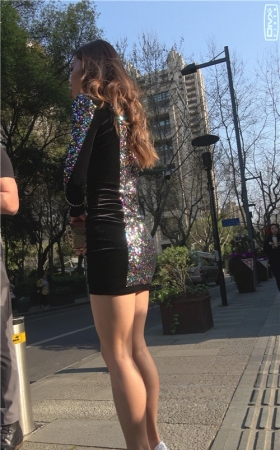 连体黑色包臀裙大姐姐