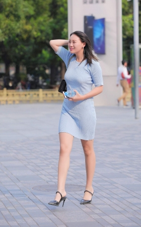美背小姐姐 [16P]