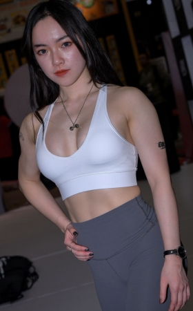 练出汗水的女人最性感 [12P]