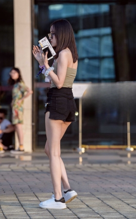 黑色热裤美女性感月牙 [16P]