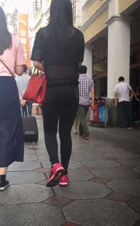 紧身牛仔裤MM上衣半透明若隐若