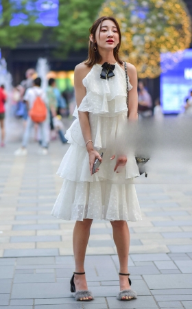 冰清玉洁的蛋糕裙美女 [23P]