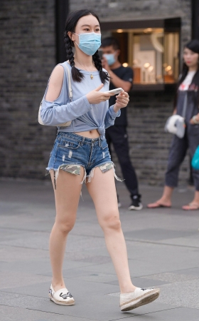 露肚脐的热裤女孩 [15P]