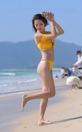 黄色泳装美女 [30P]