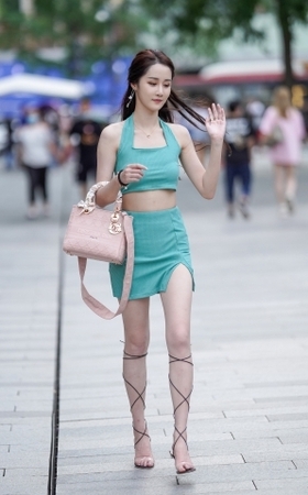 女神驾到 美不美看气质