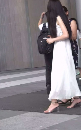 此乃极品美足高跟
